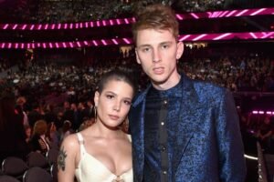 MGK faz dueto com Halsey e a elogia por 'lutar' contra a doença