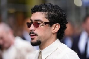 Bad Bunny enfrenta processo por músicas de 'Debí Tirar Más Fotos' e 'X 100pre'